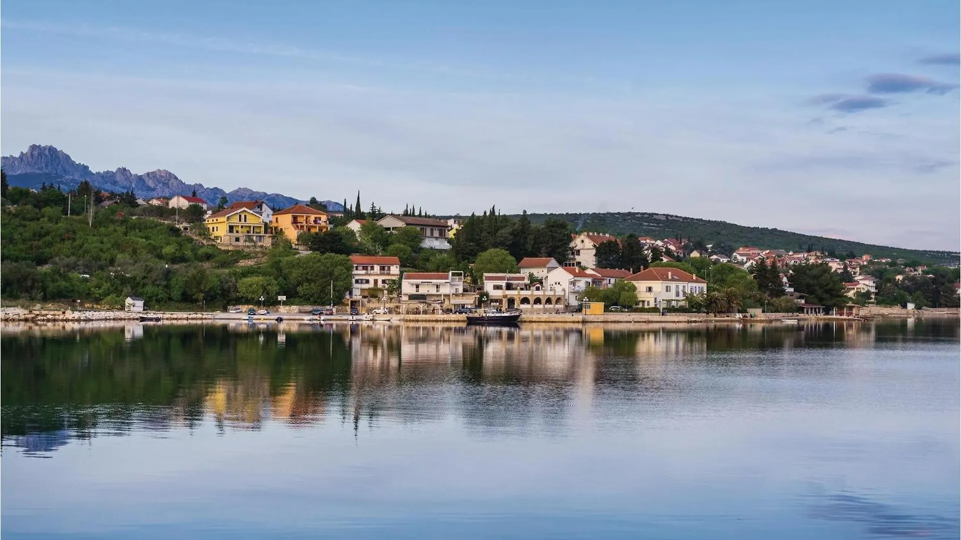 Сasa de vacaciones 4 Bedroom Awesome Home In Maslenica