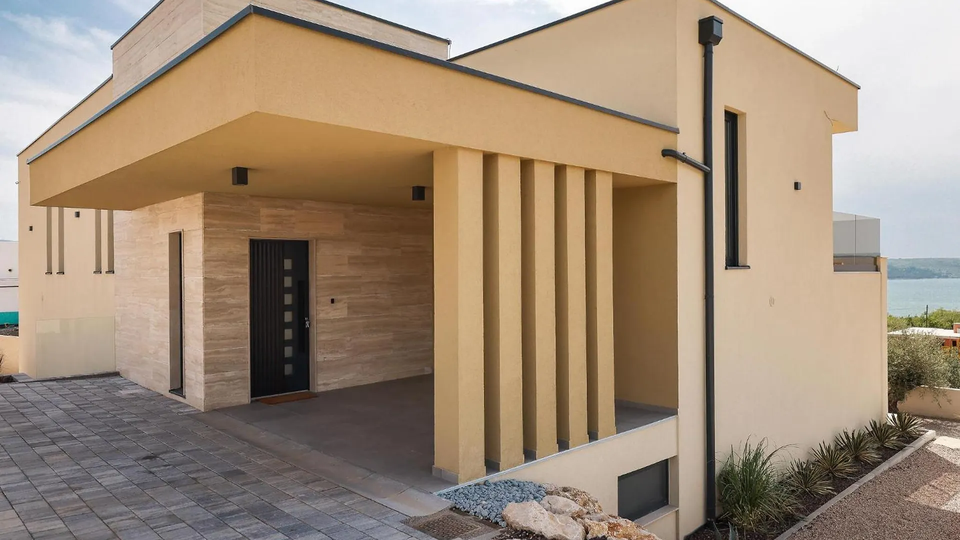 Сasa de vacaciones 4 Bedroom Awesome Home In Maslenica