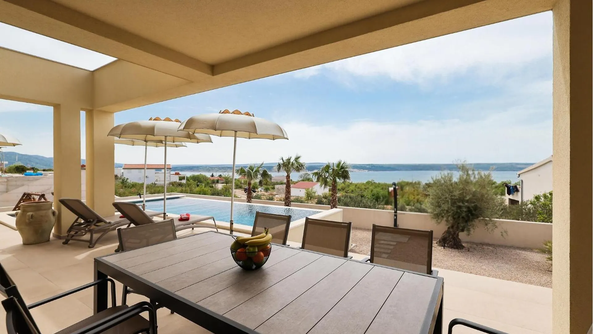 4 Bedroom Awesome Home In Maslenica 0*,