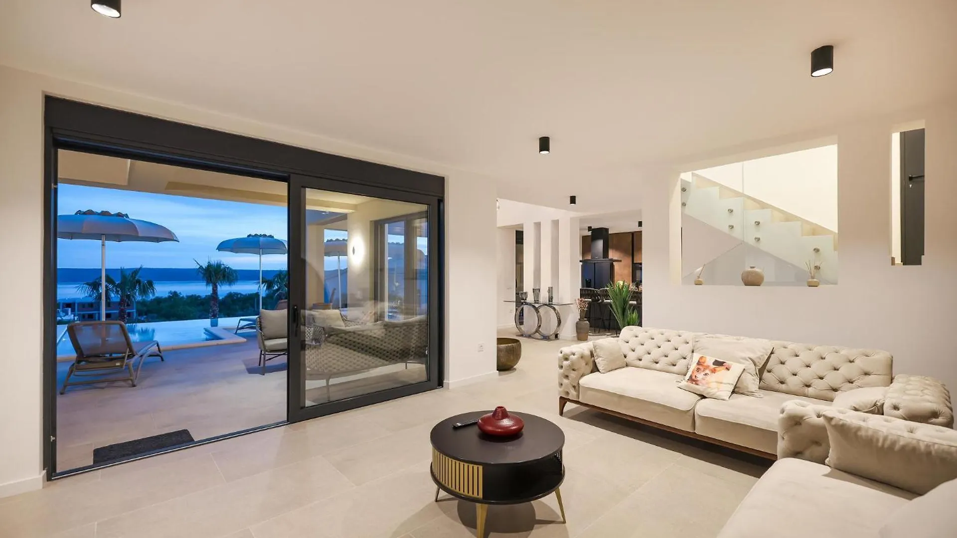 4 Bedroom Awesome Home In Maslenica 0*,