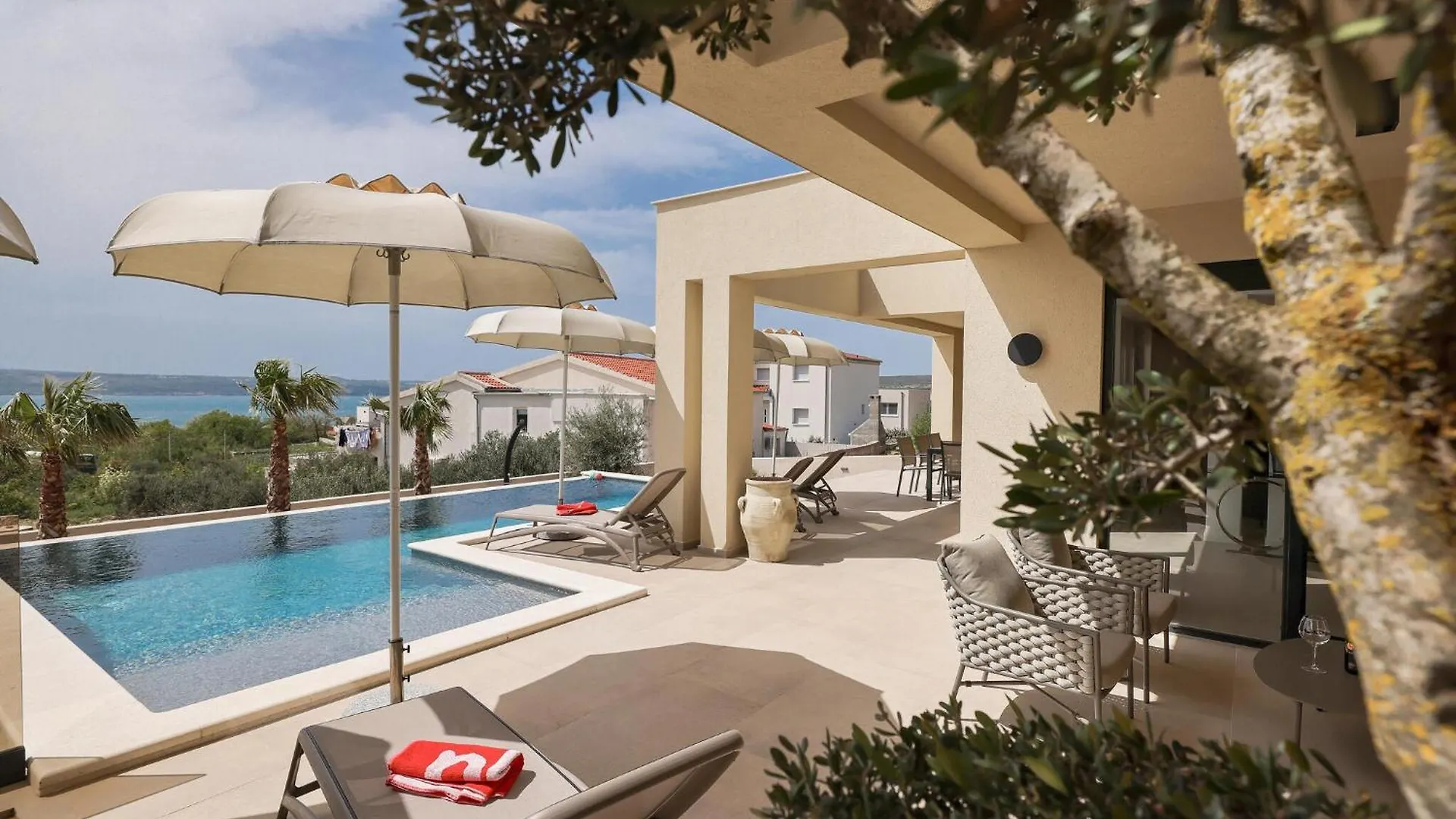 4 Bedroom Awesome Home In Maslenica 0*,  Croacia